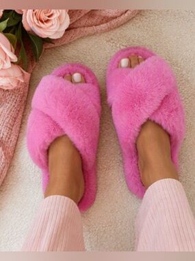 🌷 Rachel Zoe 🌷 Pink Fluffy Furry Slippers